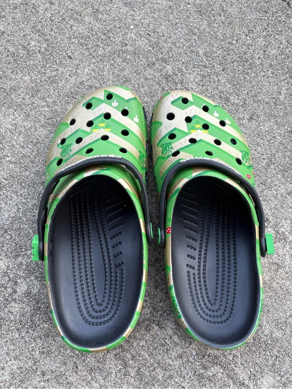 Crocs Minecraft edition NWOT men’s 8, WMNs 10